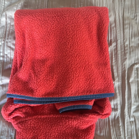 Vineyard Vines 3/4 zip light weight fleece. Nantucket red. - Picture 2 of 4